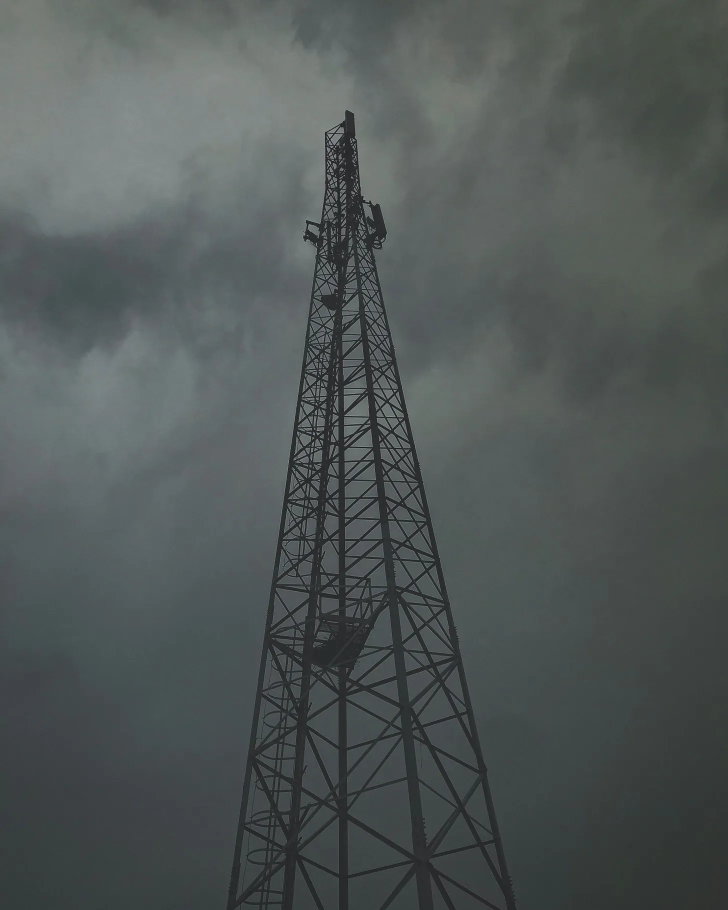 You are currently viewing Does Rain Affect Internet Speed?